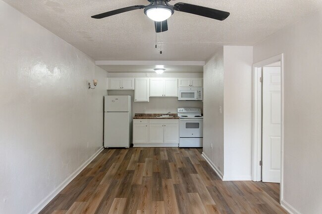 Photo - 2765 W Tharpe St