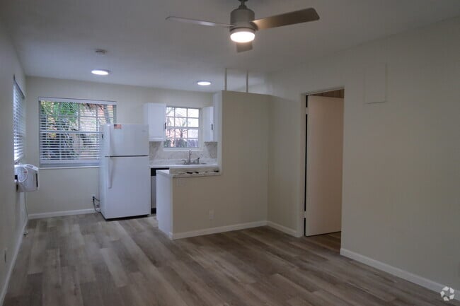Building Photo - 217 SW 11th Ct Unit 1 Rental