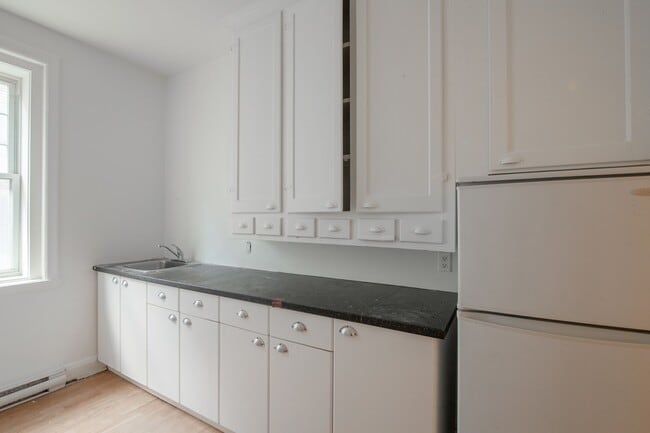 Building Photo - 2100 Rue du Fort Unit 410