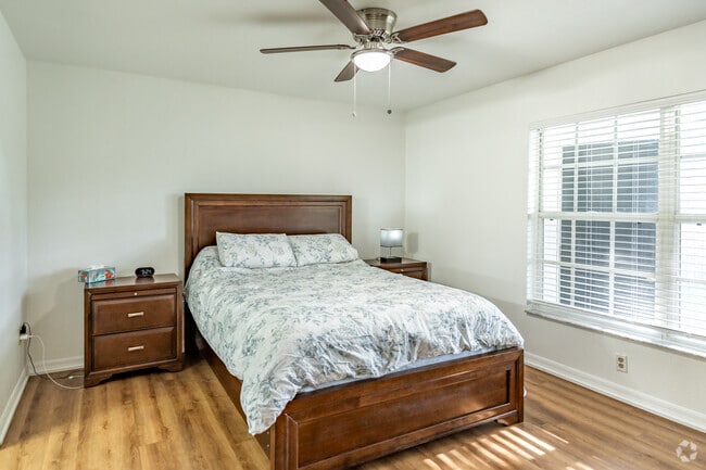 2BR, 2BA - 1,150SF - Primary Bedroom