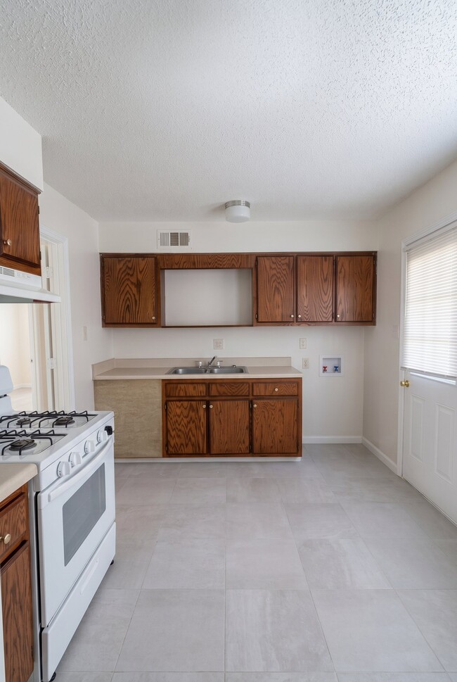 176 Hillview Ave Unit 2