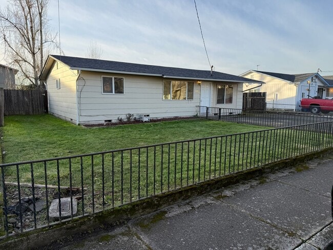 Photo - Updated 3 bedroom 1 bathroom house!