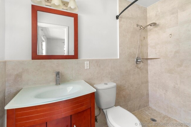 Photo - 477 NE 35th St