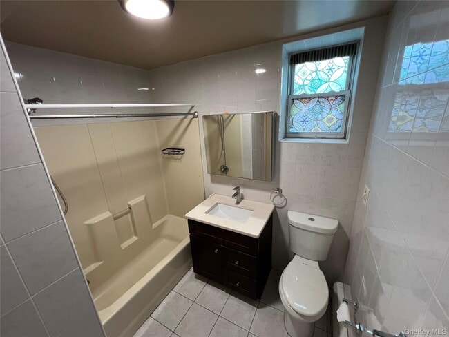 Photo - 40-41-41 215th Pl