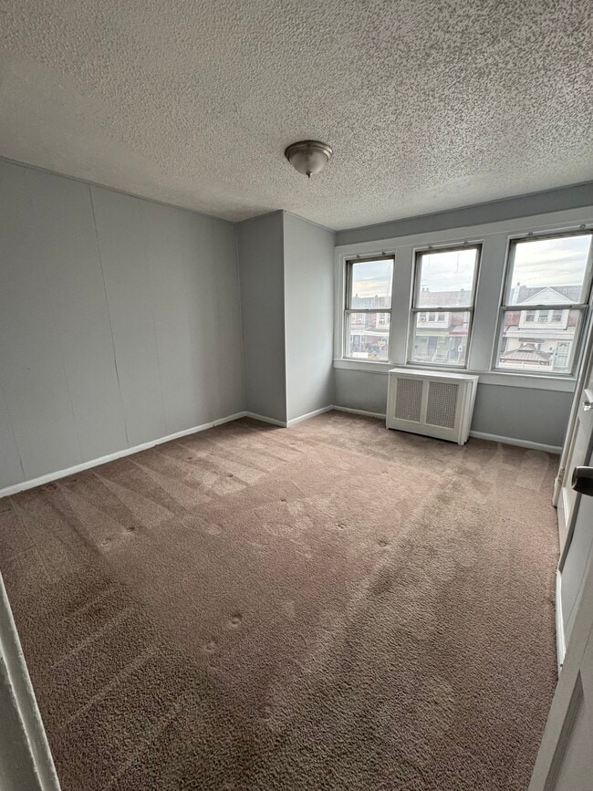 Photo - 841 Bridge St