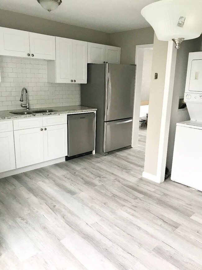 Building Photo - For Rent – Beautifully Remodeled 2-Bedroom... Unit 5411