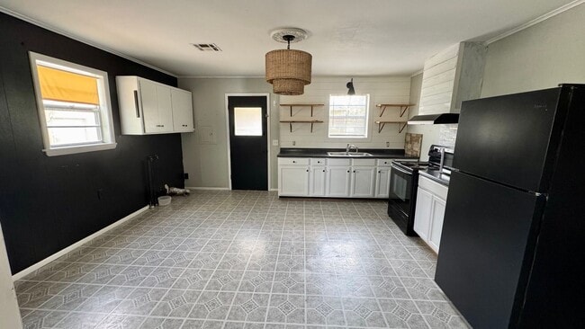 Photo - Move-In Ready 2 Bedroom Bungalow