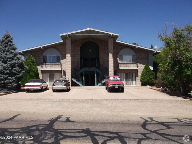 Building Photo - 1050 N Old Chisholm Trail Unit 2 Rental