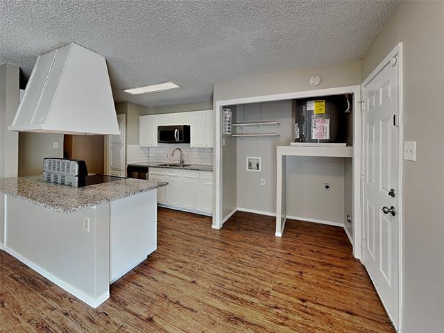 Photo - 701 Admiralty Way