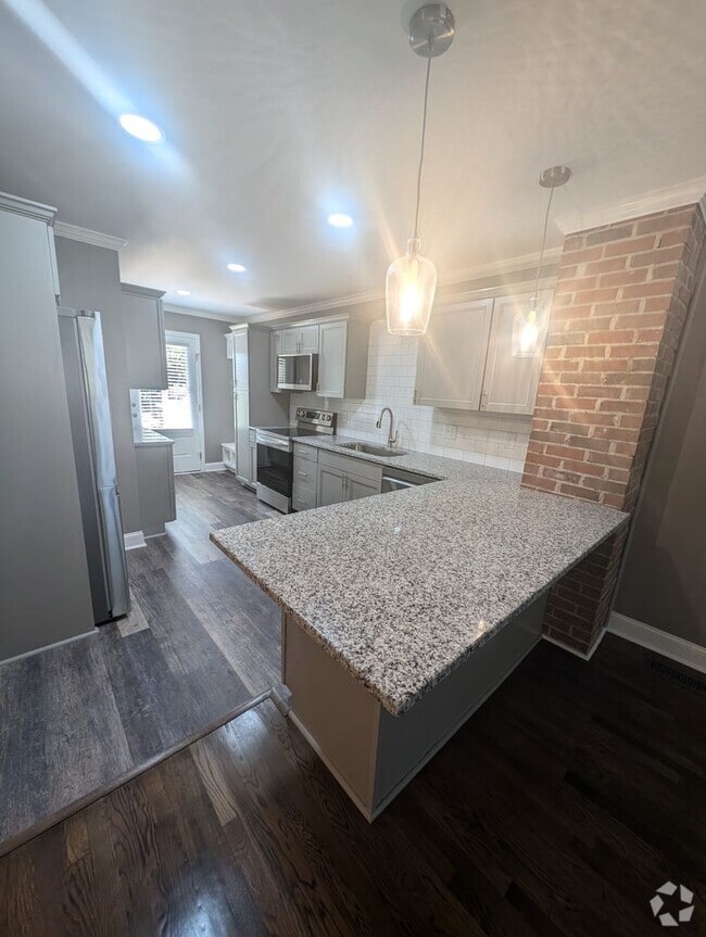 Building Photo - Two bedroom duplex, newly renovated Unit B Rental