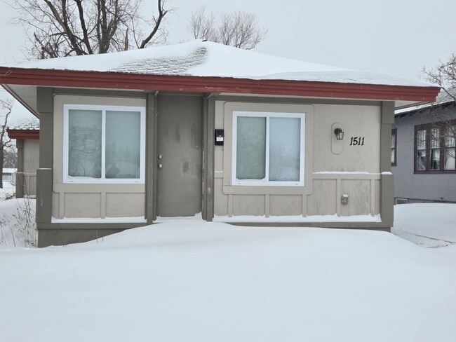 Building Photo - 3 Bedroom House