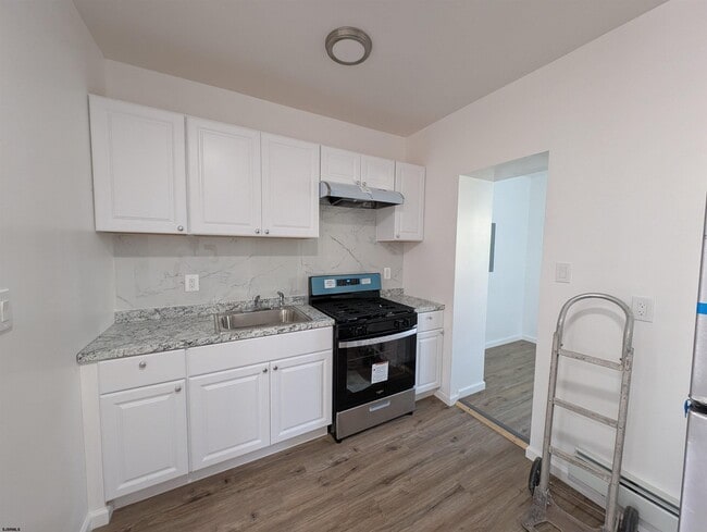 Photo - 1009 N Michigan Ave