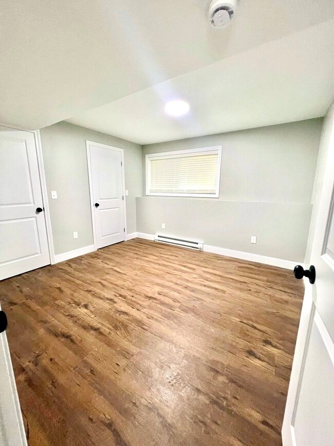 Building Photo - 28 Grosvenor Ave Unit 1 Rental