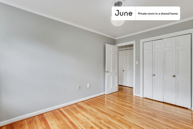 Photo - Room in Shared 7 bed/4 bath home Unidad F