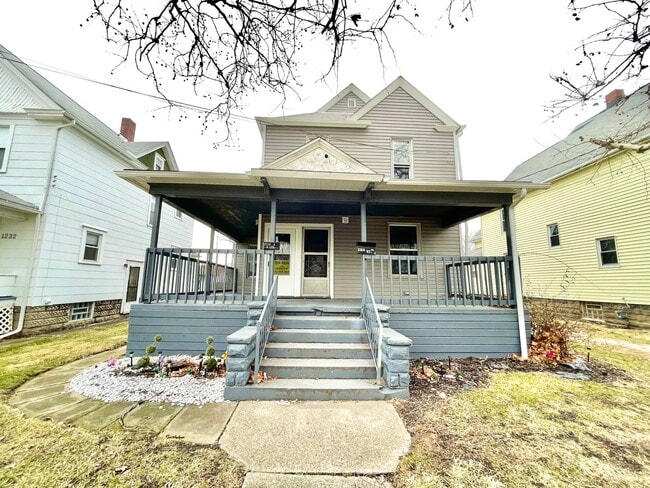 Photo - 1230 W 5th St Apartment Unit Up
