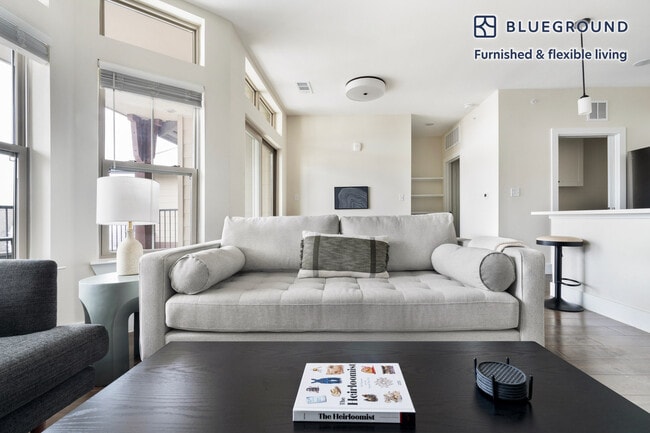 Photo - 1501 W Howard Ln Unidad FL4-ID360