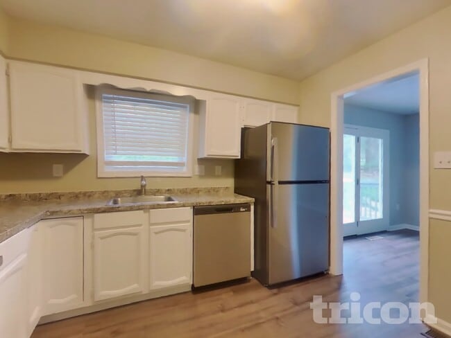 1350 Redwood Cir