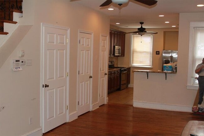 Building Photo - 5870 Woodcrest Ave Rental