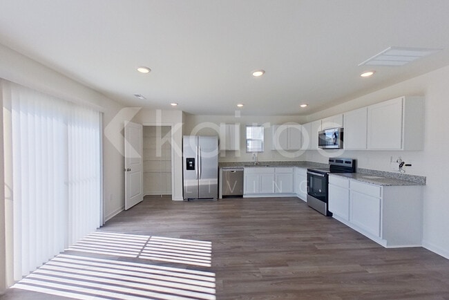 Photo - 7021 Peppermill Way