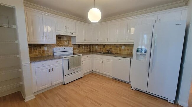 Building Photo - 4810 Grapevine Wy Rental