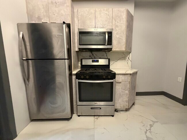 68 Clifton Pl 1L - 72 Clifton Pl Unidad 1L