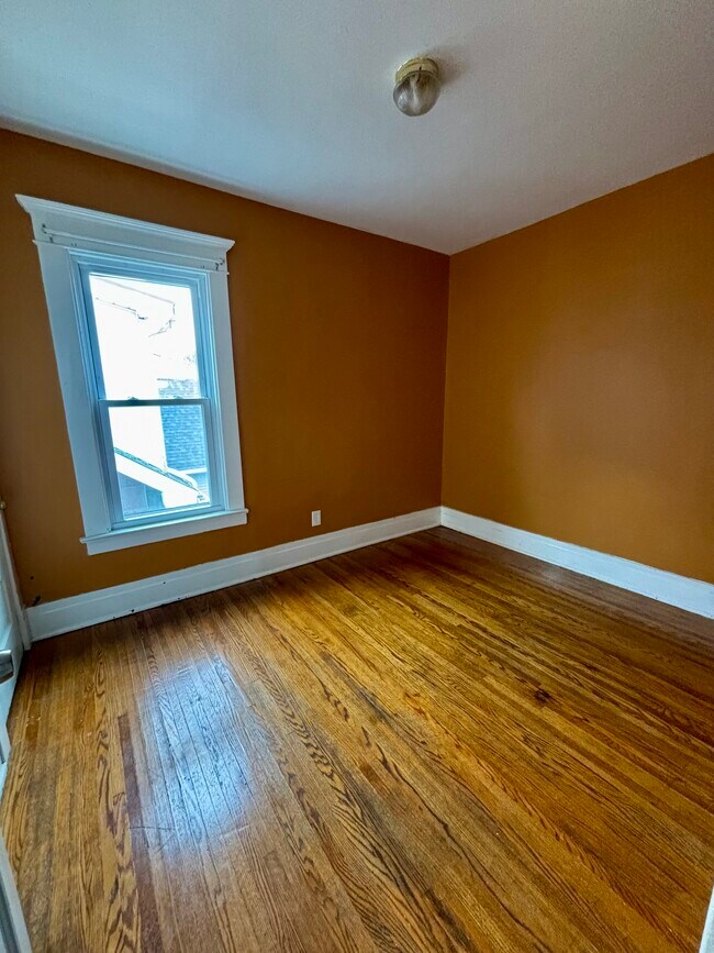 Photo - 89 Ullman St Unit Upper