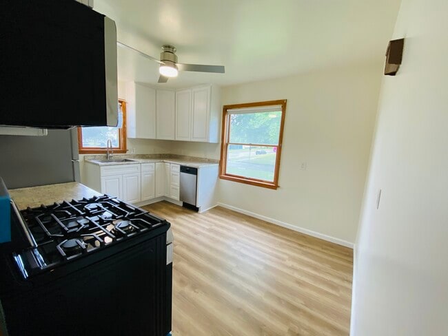 Photo - 2204 E Lawn Pkwy