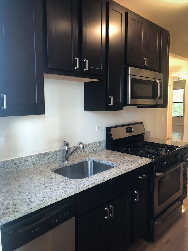 Photo - 1106 W Balmoral Ave Unit 2