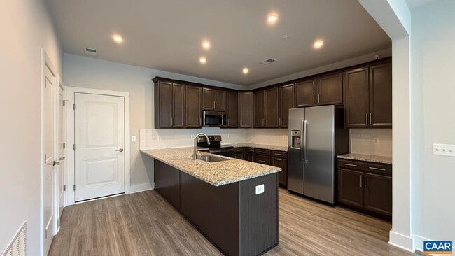 Photo - 608 Noush Ct