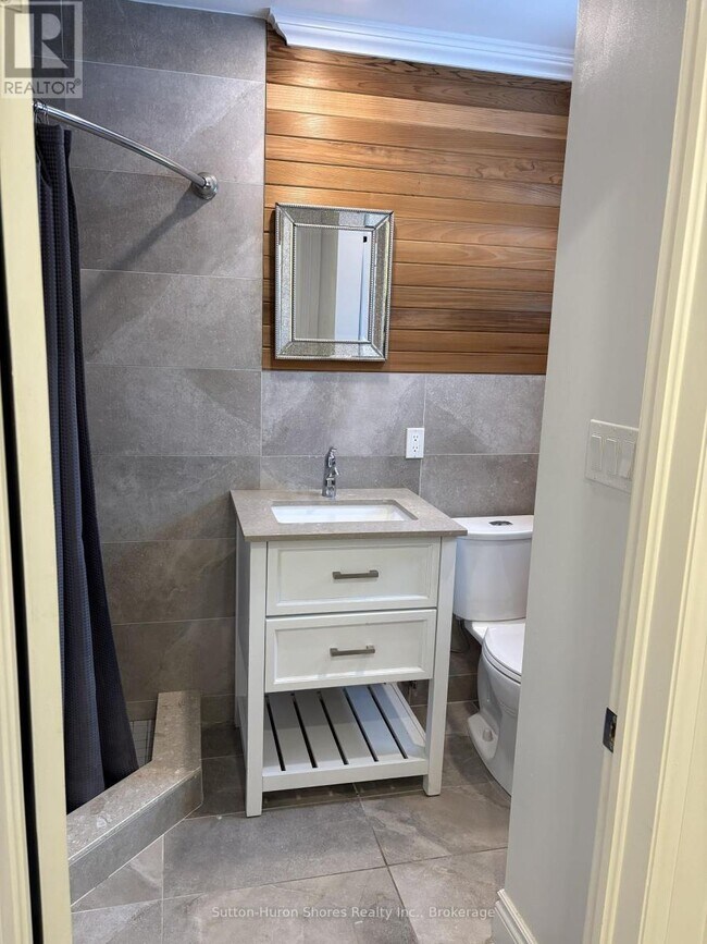 Photo - 60 Grenville St N