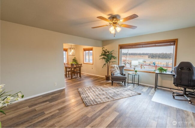 Photo - 21855 Rd 7 NW