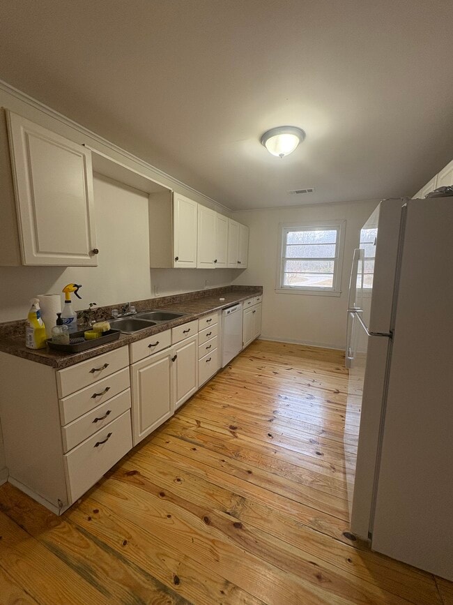 Photo - 492 Mobile St