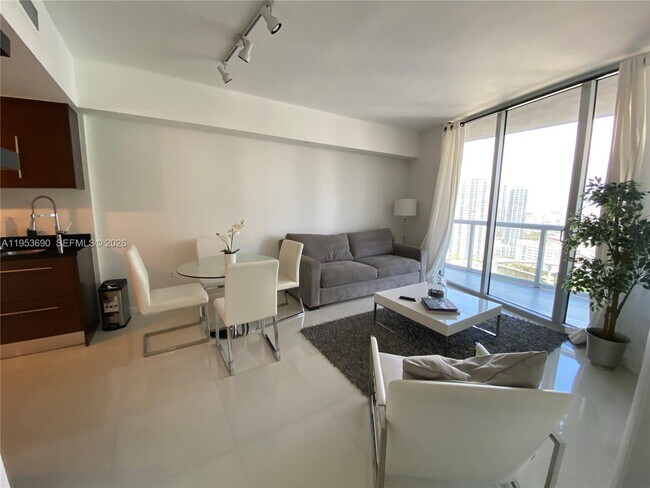 Photo - 465 Brickell Ave Unidad 3004