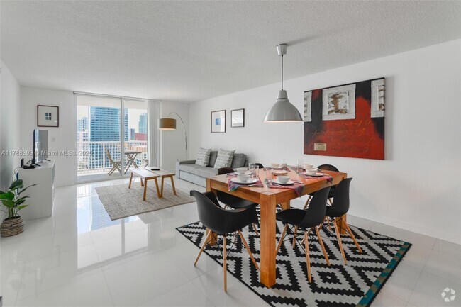Building Photo - 1200 Brickell Bay Dr Unit 2617 Rental