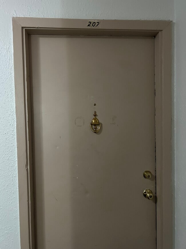 Building Photo - 555 Hill Dr Unit 207 Rental