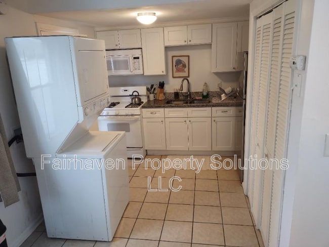 Photo - 1859 Williams Ave