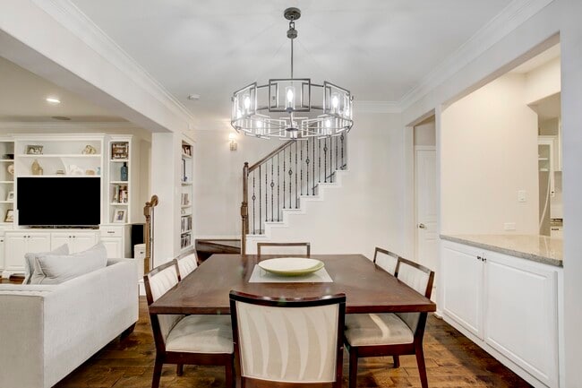 Photo - 4230 Drake St