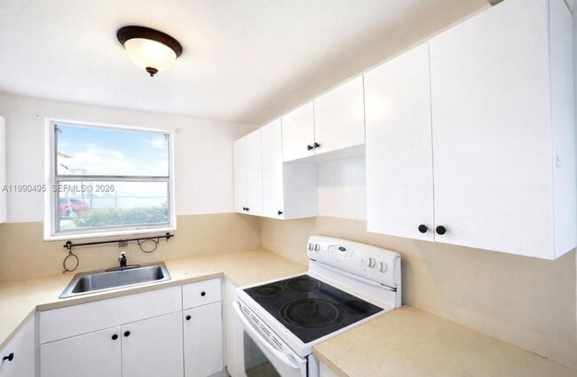 Building Photo - 12275 NE 19th Ave Unit 4