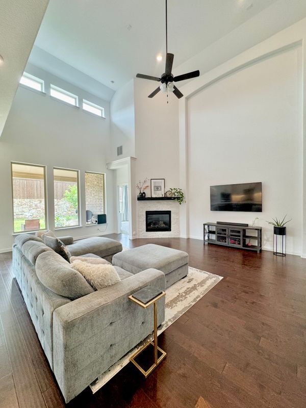 Photo - 1253 Binfield Dr