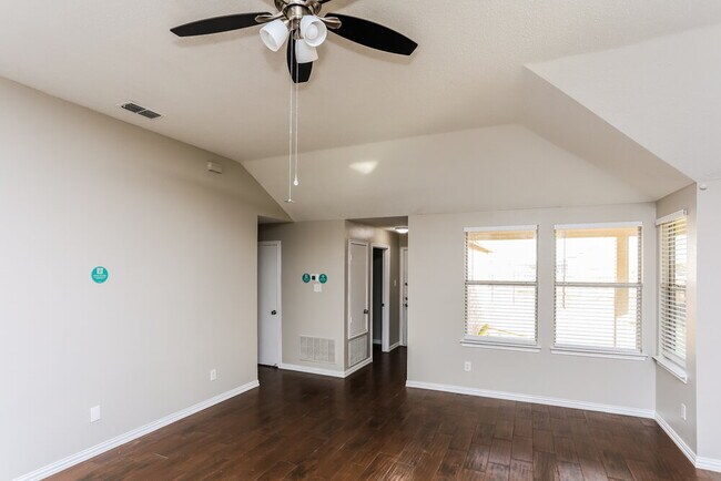 Photo - 312 Singleton Dr