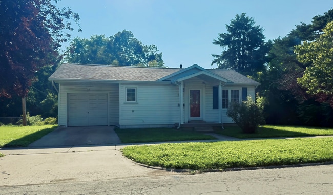 Building Photo - Ranch with Newer Roof & Central AC