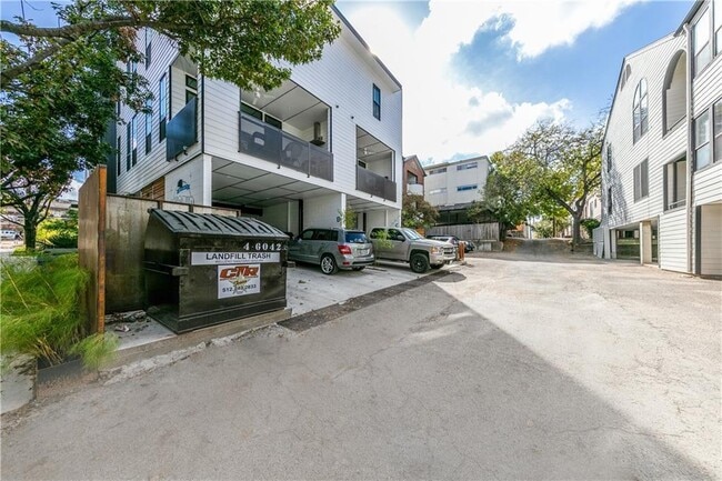 Photo - 2908 Cole St