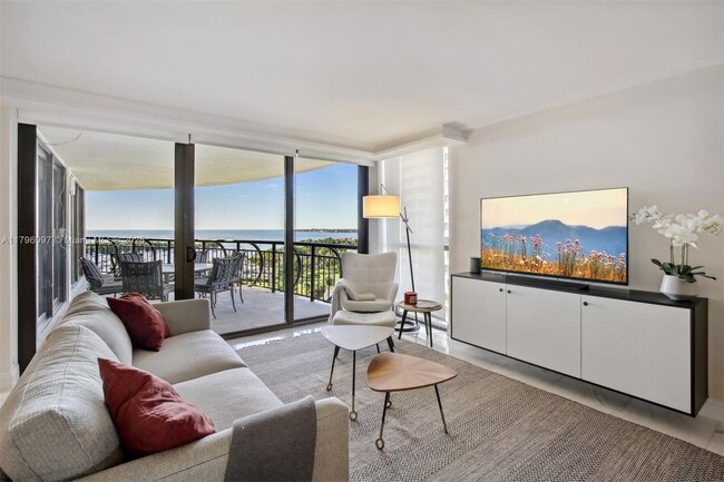Photo - 2843 S Bayshore Dr Unidad 10C Rental