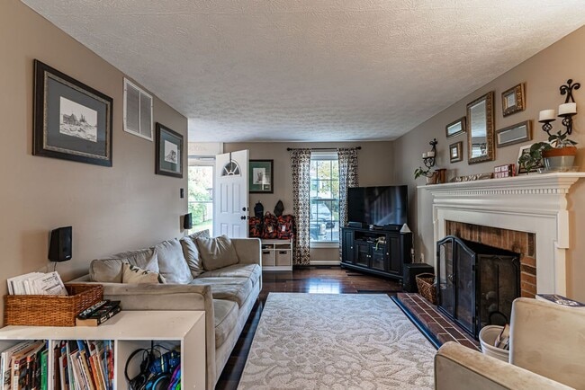 Photo - 4 Bed Home in Burke Centre