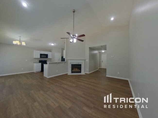 Photo - 8715 Tweedsmuir Glen Ln