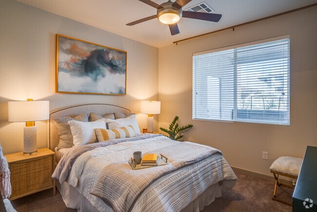 1 BR, 1 BA - 783SF