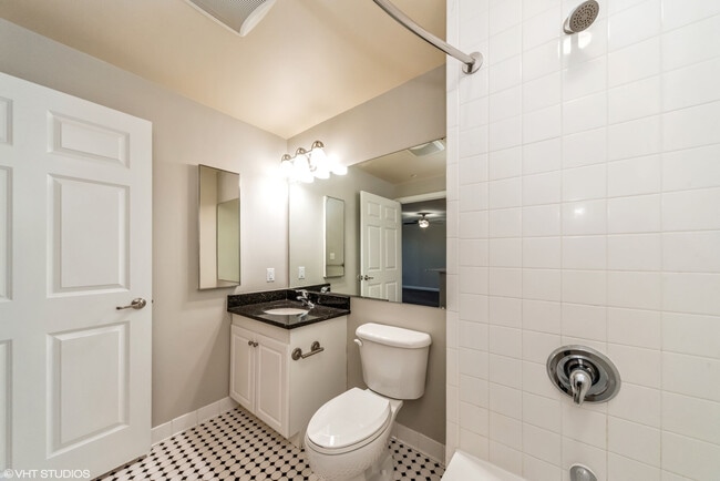 Cloverleaf Apartments