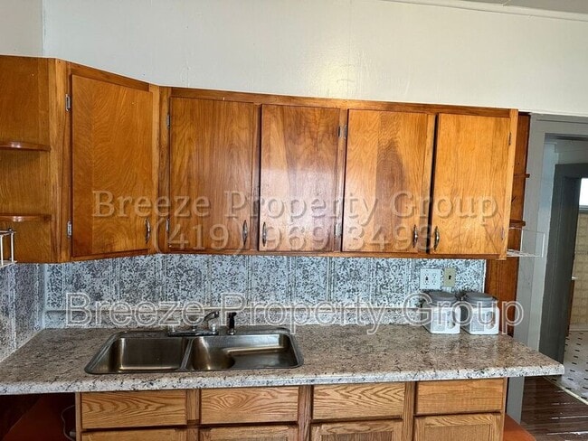 Photo - 714 Balfe St