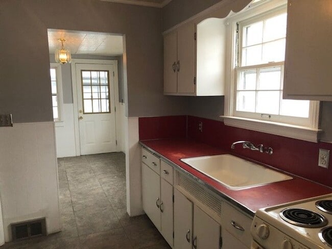 Photo - Great 4 Bedroom Home In Harper Woods