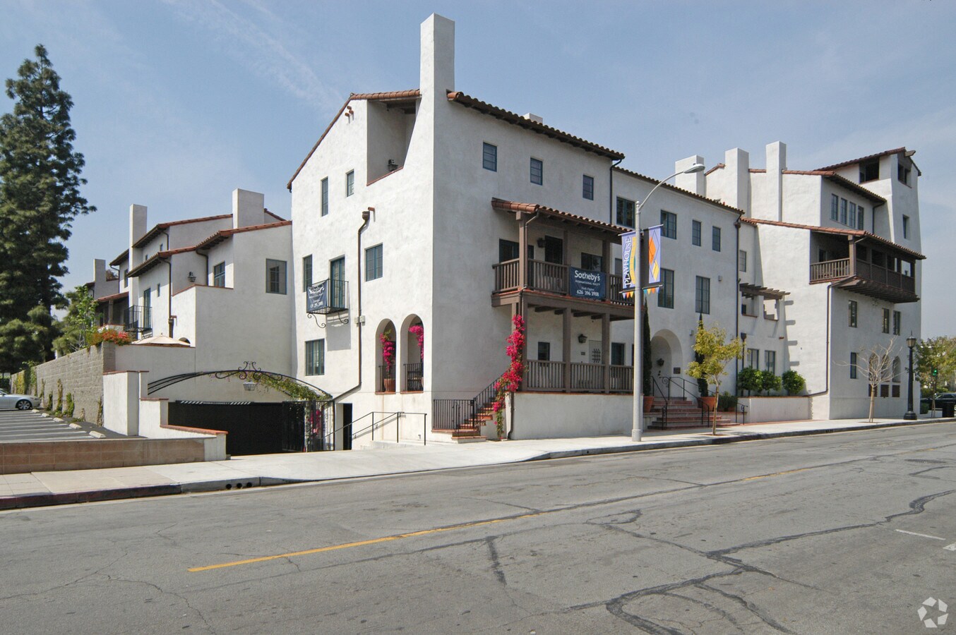 Photo - 155-161 S Oak Knoll Ave Apartments